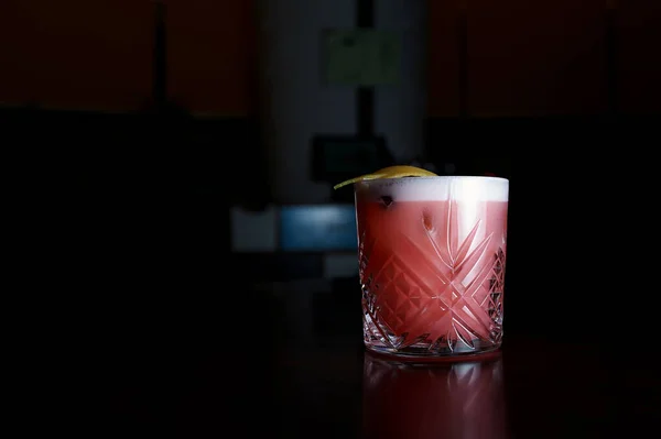 Bourgogne cocktail met een rietje — Stockfoto