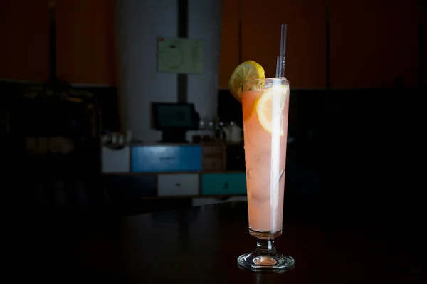 Bourgogne cocktail met een rietje — Stockfoto