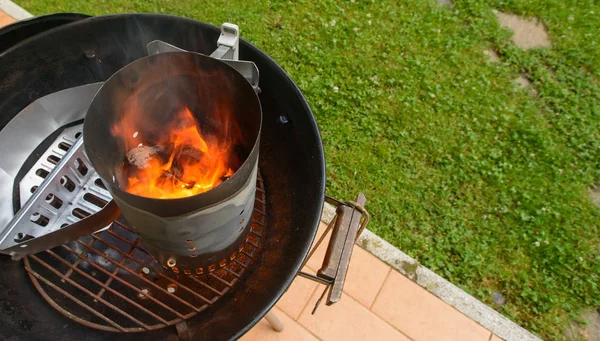 Voorbereiding van de barbecue grill — Stockfoto