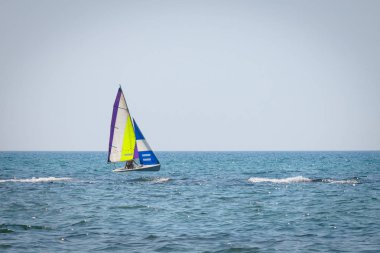 Denizde yelken açmak
