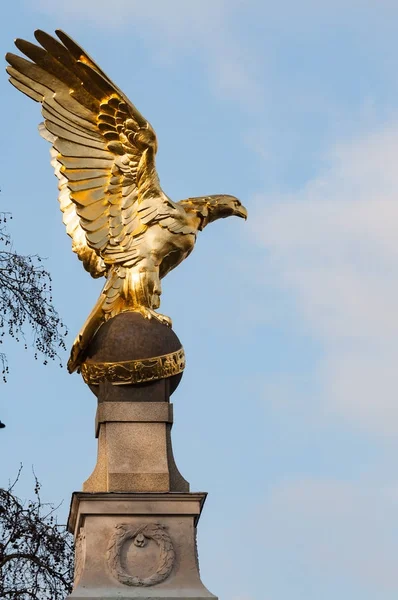 Gold Eagle in London — Stock Photo, Image