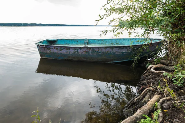 Old rusty boat — Stock Photo, Image