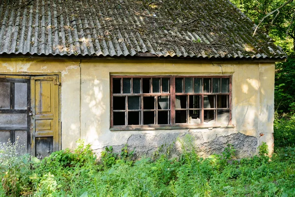 Ukrainian Ruined buildings — Stock Photo, Image