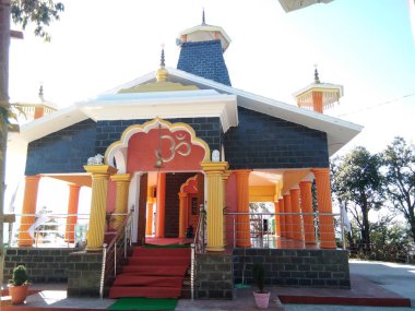 Tepedeki çok güzel bir şiş tapınağı.. 