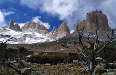 İngiliz bakış açısı, Fransız Vadisi 'nden İngiliz bakış açısına kadar yürüyüşün bir noktasından çekildi, W pisti yürüyüşü sırasında, Torres del Paine, Patagonya, Şili.