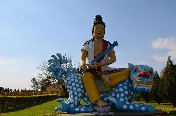 伊瓜苏瀑布佛寺 Templo Budista Foz Iguacu 的雕像 — 图库照片