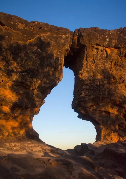 Utsikt Genom Berget Pedra Furada Vid Portal Chapada Turistattraktion Chapada — Stockfoto