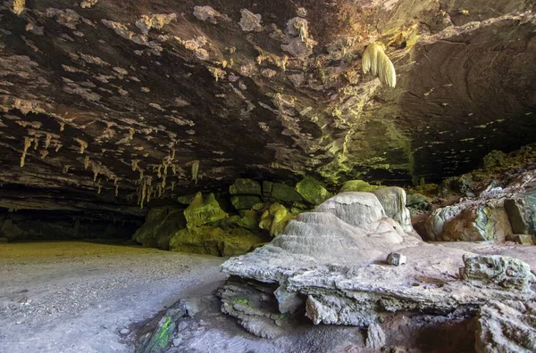 爱人们的大厅 Angelica洞穴 Terra Ronca洞穴综合体 巴西Goias Salao Dos Namorados 光的完全脓肿 可能使用长矛和相机三脚架的图像 — 图库照片