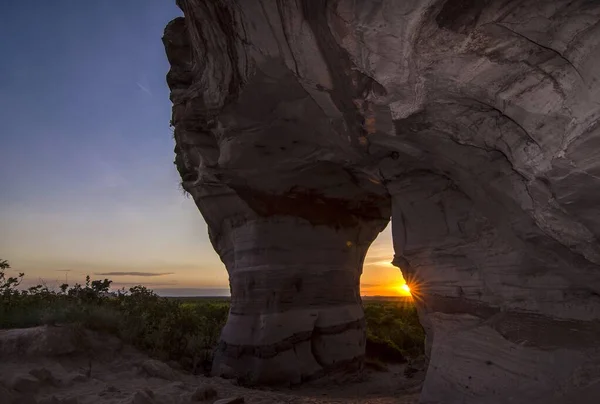 Вид Закат Через Каменную Дыру Pedra Furada Халапао Бразилия Одна — стоковое фото