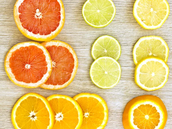 柑橘系の果物板 — ストック写真