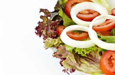 Yukarıdaki basit taze salata