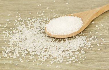 Tahta kaşık kaba tuz 