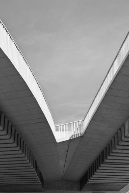 Çift şeritli otoyolun soyut görünümü