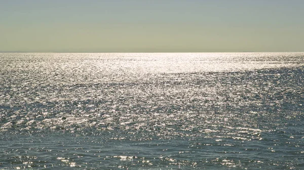 Soleil scintillant et réfléchissant de l'océan — Photo
