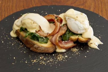 Pastırmalı yumurta Floransalı