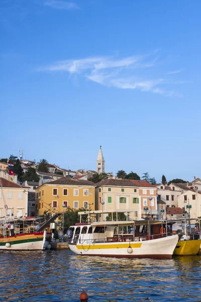 Boten in haven van Mali Losinj. — Stockfoto