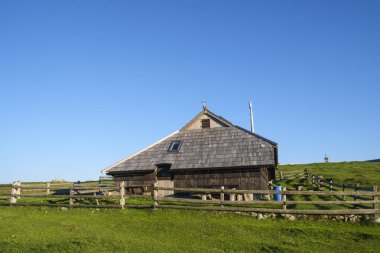 Çoban kulübe Velika Planina üzerinde
