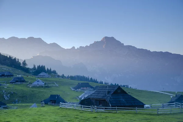 Chaty pasterzy na Velika Planina — Zdjęcie stockowe