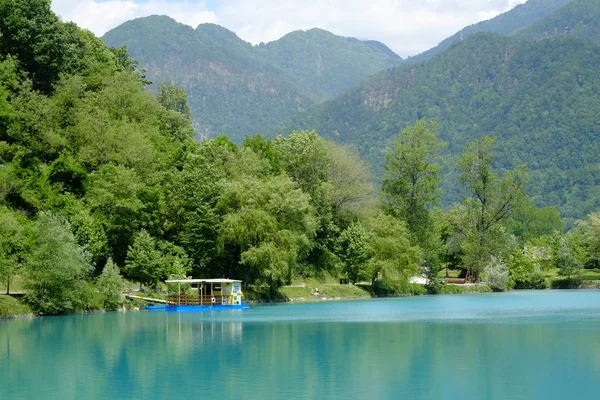 En Na Soci turkuaz suları