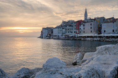 Rovinj, Hırvatistan'ın eski kasabada günbatımı