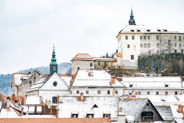 Kışın Skofja Loka eski şehir.