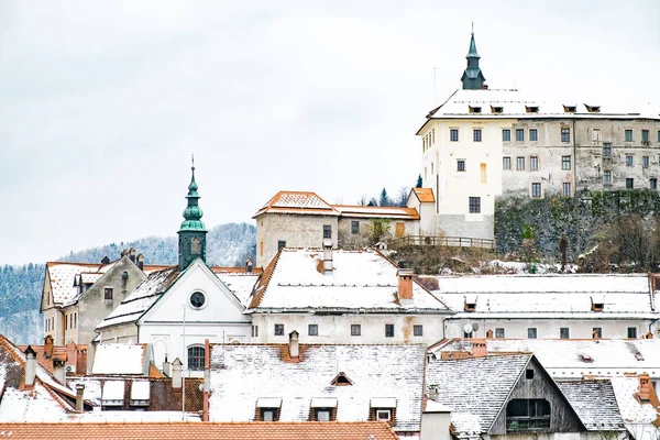 Kışın Skofja Loka eski şehir.