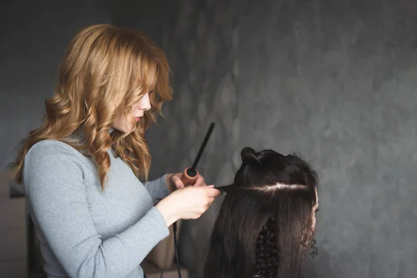 Hairdresser Makes Evening Hairstyle Girl Hair Styler Hand — Stock Photo, Image