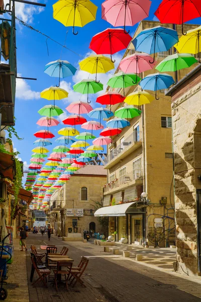Straße, dekoriert mit bunten Regenschirmen, jerusalem — Stockfoto