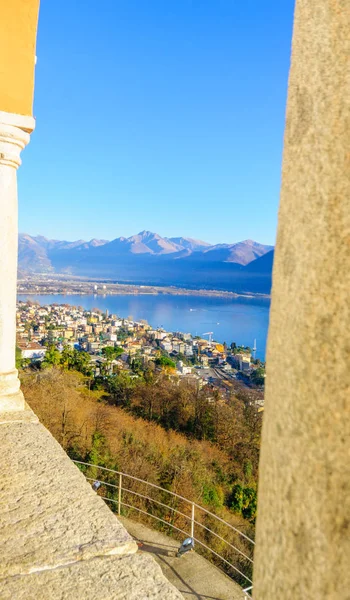 Veduta del Locarno e del Lago Maggiore dalla Madonna del Sasso — Foto Stock