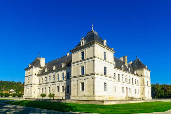 The castle (Chateau) of Ancy-le-Franc — Stock Photo, Image