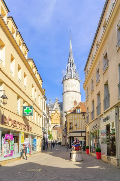 Old town scene in Auxerre — Stock Photo, Image