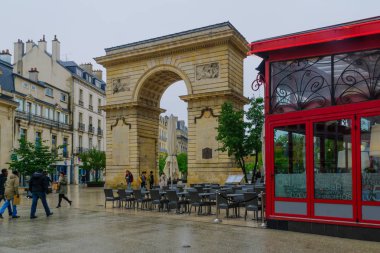 Dijon 'daki Porte Guillaume kapısı.