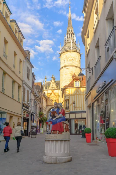 Escena del casco antiguo en Auxerre —  Fotos de Stock