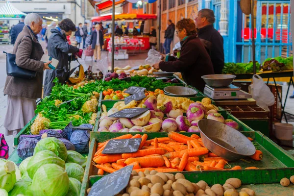 Market scene in Dijon — Stock Photo, Image