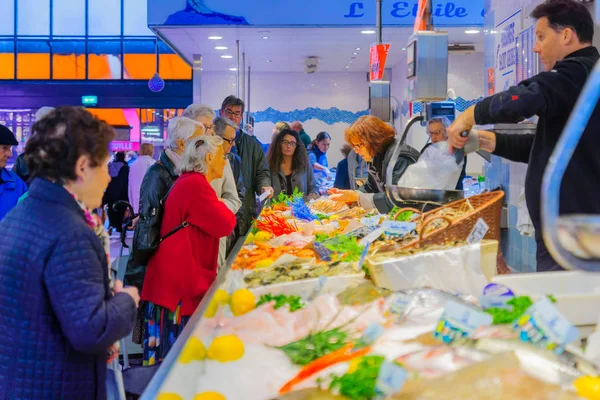 Market scene in Dijon — Stock Photo, Image