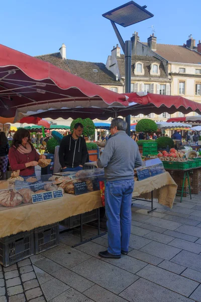 Market scene in Beaune — Stock Photo, Image