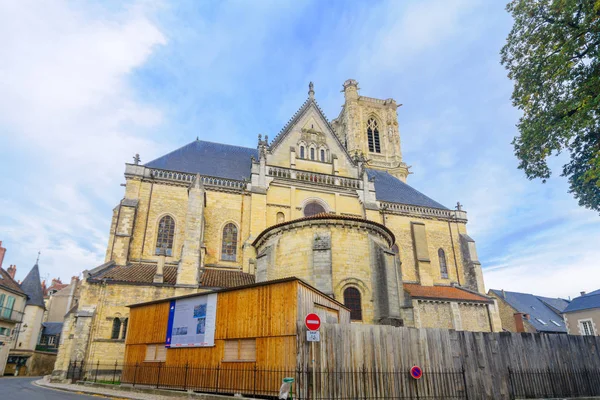 De kathedraal in Nevers — Stockfoto