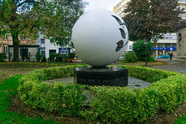 Rachi Denkmal mit Einheimischen, in troyes — Stockfoto