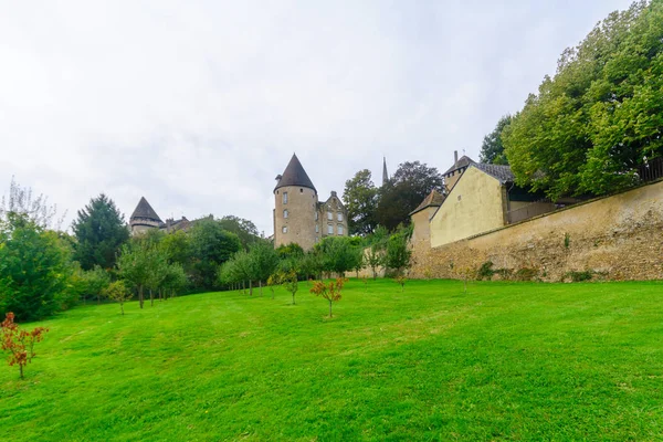 Ramparts restos e torres de fortificação em Autun — Fotografia de Stock