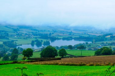 Lac (göl) de Panneciere Morvan dağlarda