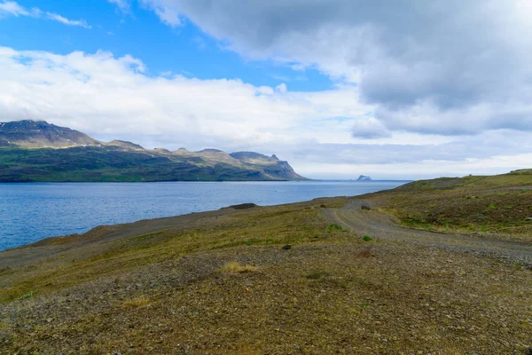 Küste und Landschaft in den östlichen Fjorden — Stockfoto