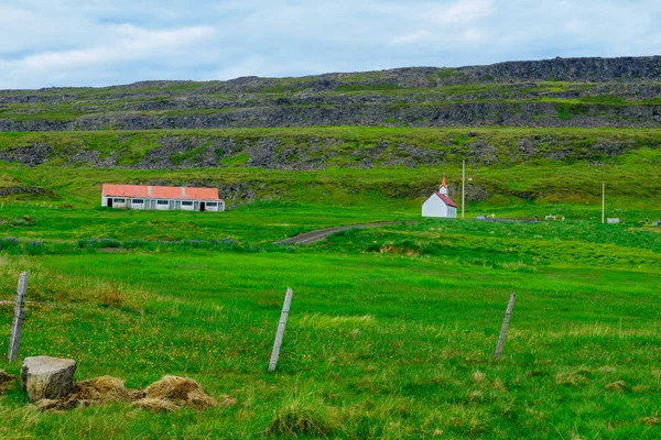 Campagna vicino al fiordo Vatnsfjordur — Foto Stock