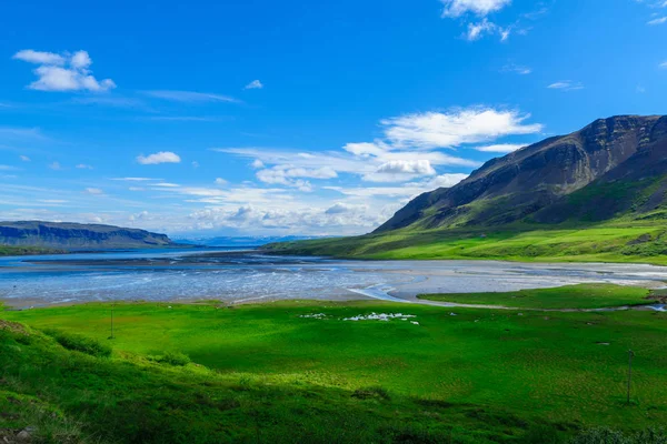 Kusten och landskap i västra fjordarna — Stockfoto