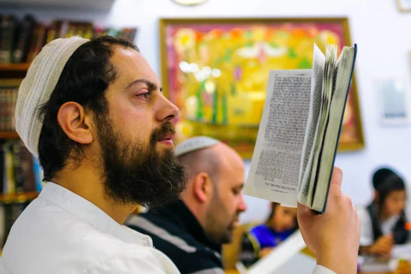 Purim in de oude synagoge van Abuhav, Safed (Tzfat), Israël — Stockfoto