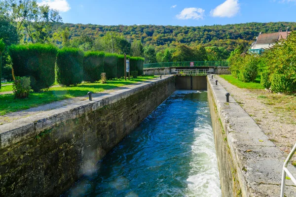 View of the Burgundy Canal — Stock Photo, Image