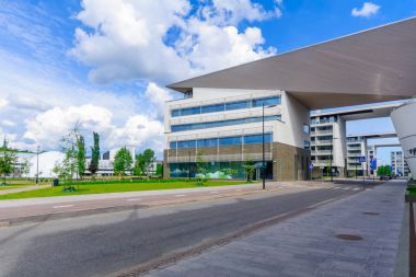 Helsinki'de park ve binalar