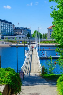 Savonlinna'da bir yaya köprüsünün görünümü
