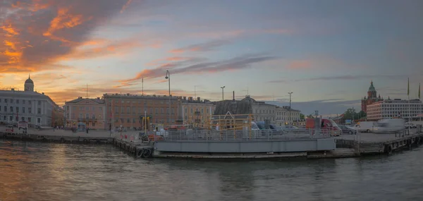 南部的港口，在赫尔辛基观日出日落 — 图库照片