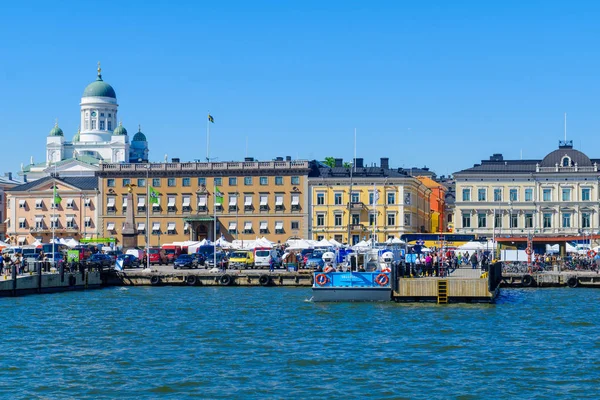 Porto do Sul e a catedral luterana em Helsinque — Fotografia de Stock