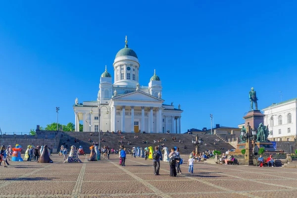 Senate square and the Lutheran Cathedral, in Helsinki — Stockfoto